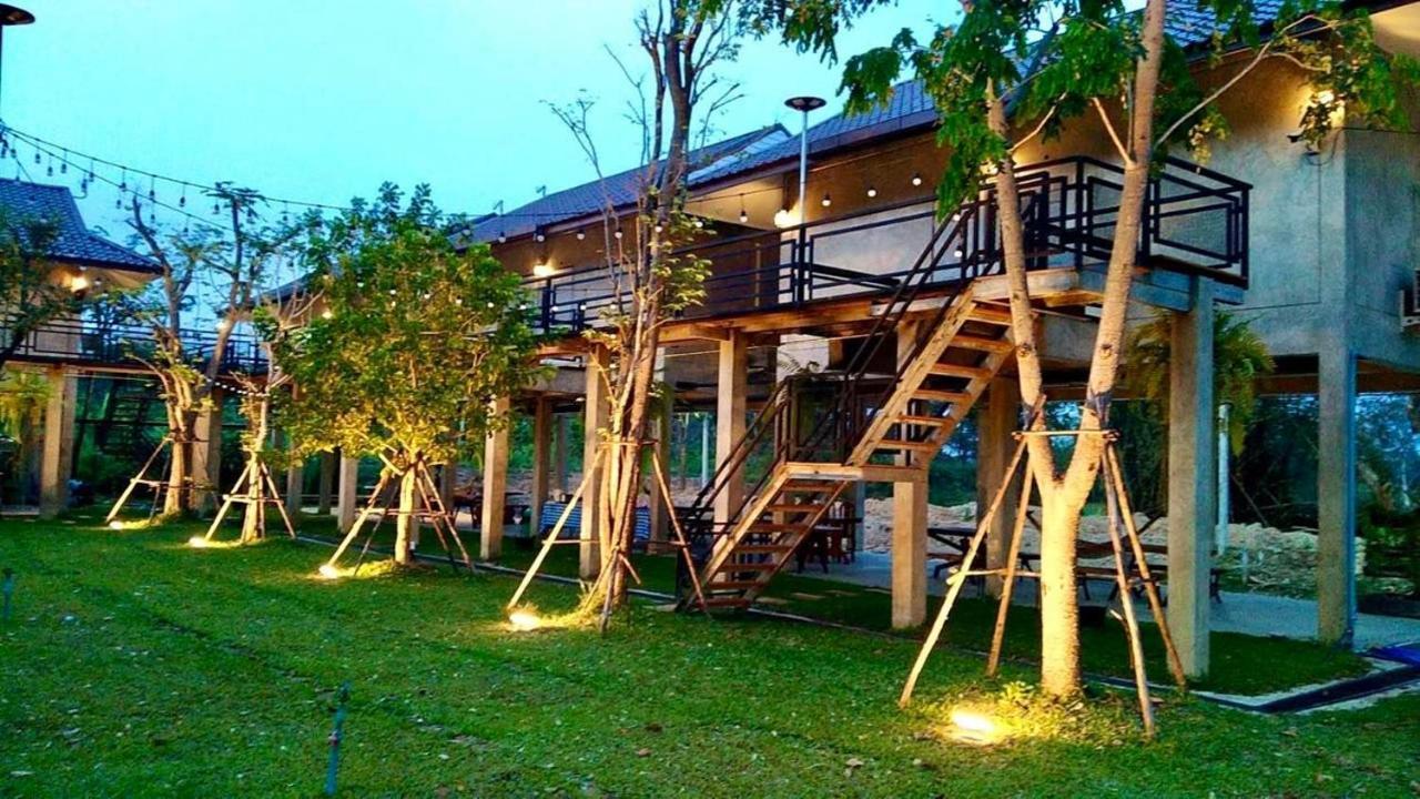 บ้านต้นไม้โฮมสเตย์อุทัยธานี エクステリア 写真