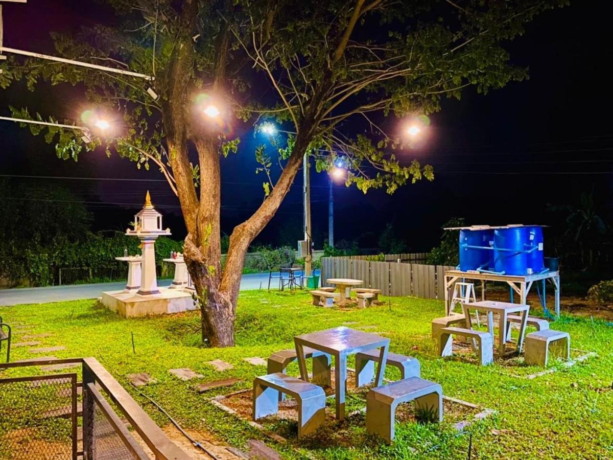 บ้านต้นไม้โฮมสเตย์อุทัยธานี エクステリア 写真
