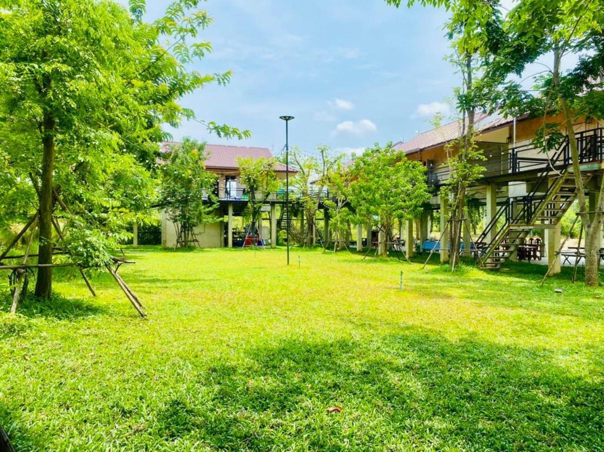 บ้านต้นไม้โฮมสเตย์อุทัยธานี エクステリア 写真