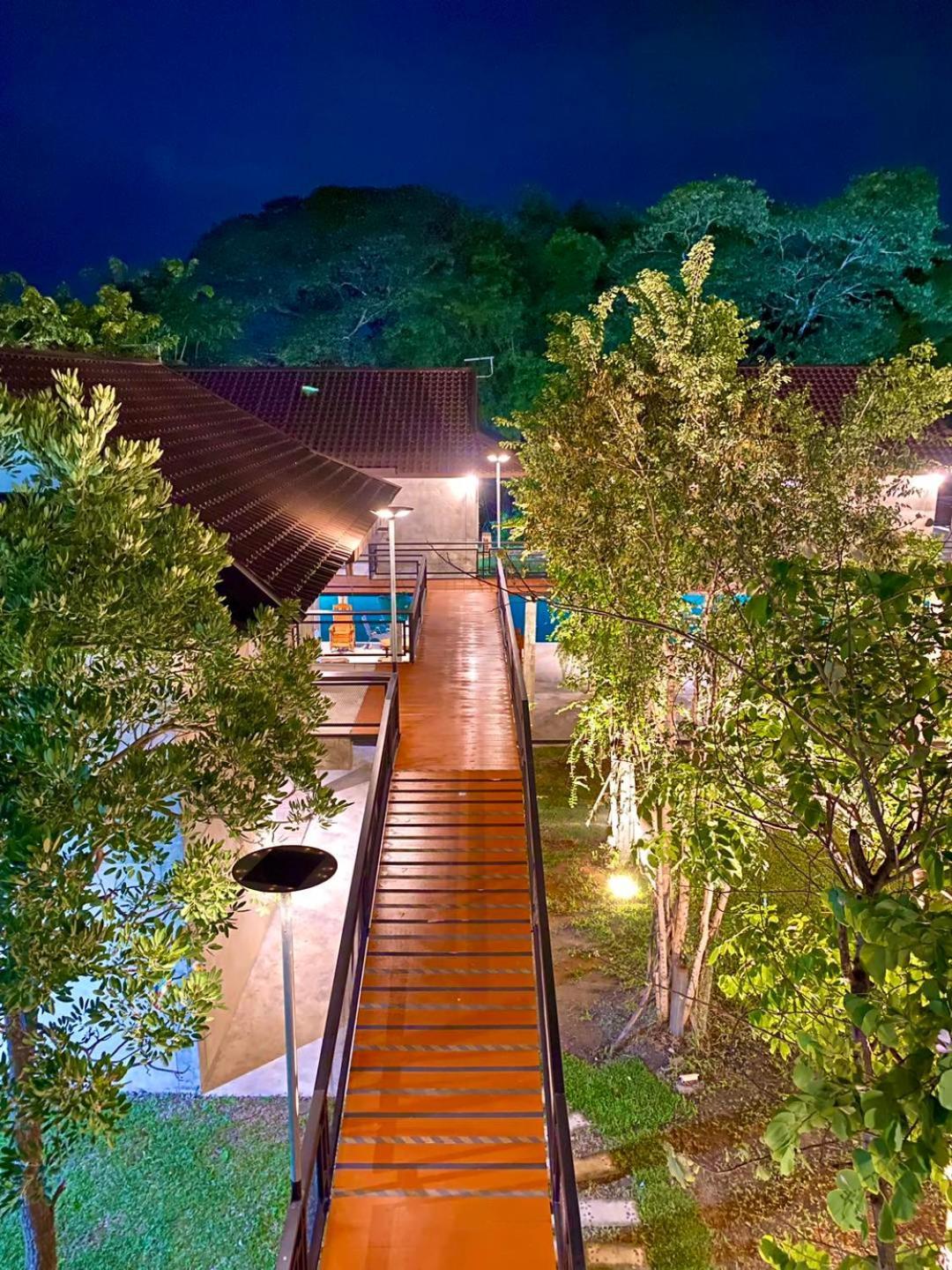 บ้านต้นไม้โฮมสเตย์อุทัยธานี エクステリア 写真